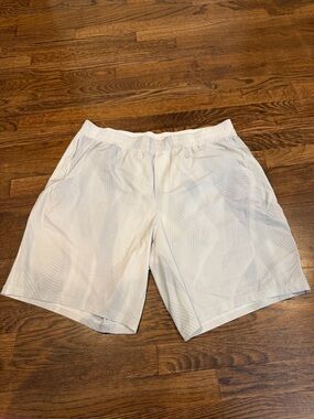 Lululemon Pace Breaker Linerless Short 9"